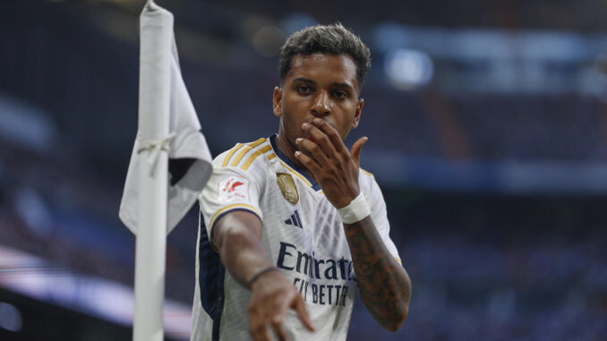 El delantero brasileño del Real Madrid, Rodrygo Goes, durante el encuentro de la jornada 7 de LaLiga EA Sports entre el Real Madrid y la UD Las Palmas en el Estadio Santiago Bernabéu, en Madrid. EFE/Rodrigo Jiménez
