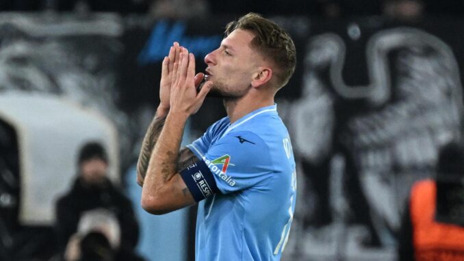 El jugador del Lazio Ciro Immobile durante el partido del grupo E que han jugado SS Lazio y Celtic FC, en Roma, Italia. EFE/EPA/MAURIZIO BRAMBATTI
