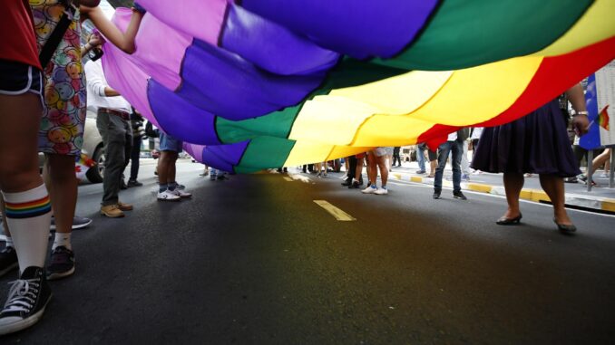 Foto de archivo de una manifestación en favor de los derechos LGTBI en Tailandia. EFE/EPA/NARONG SANGNAK
