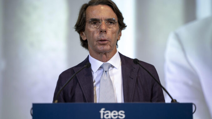 Imagen de archivo del expresidente del Gobierno, José María Aznar. EFE/ Daniel Gonzalez
