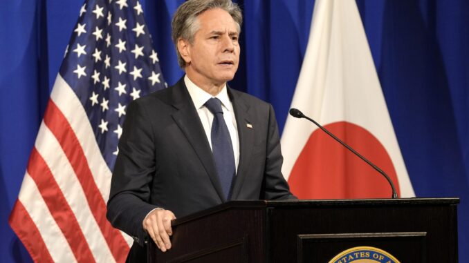 El secretario de Estado de Estados Unidos, Antony Blinken, en una rueda de prensa con motivo de su visita a Tokio para participar en una reunión de cancilleres del G7. EFE/EPA/KIMIMASA MAYAMA
