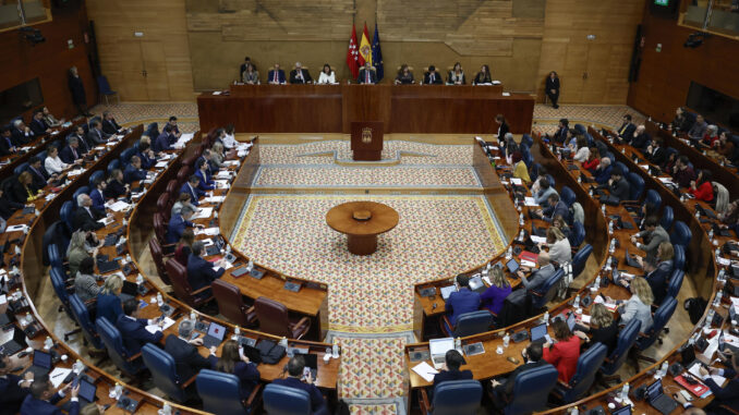 Vista general durante el pleno de la Asamblea de Madrid, este jueves. EFE/ Sergio Pérez
