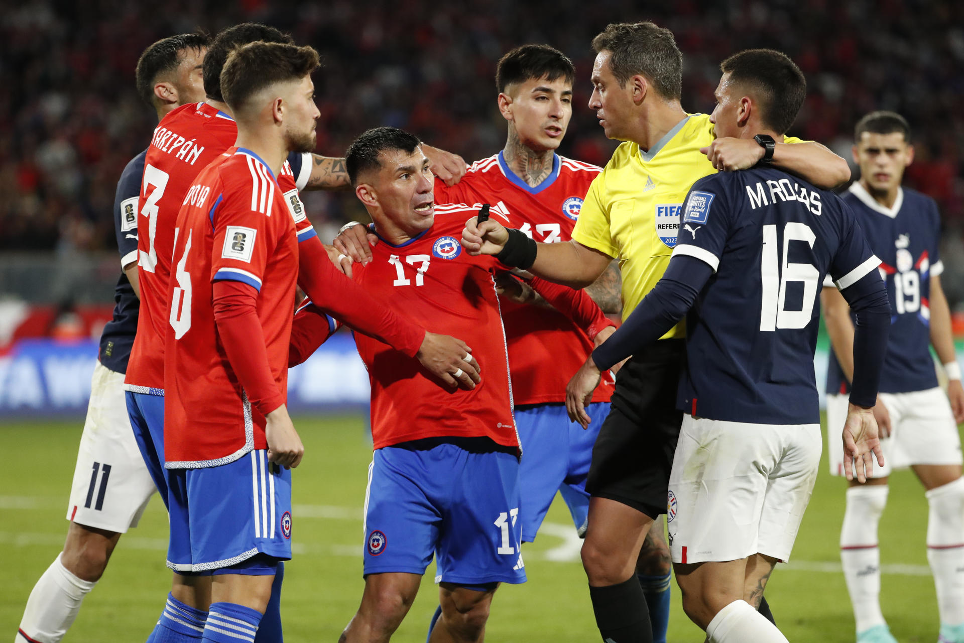 Uruguay y Colombia ganan con enjundia y golpean la mesa de