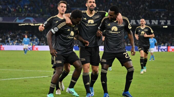 El delantero del Union BerlinDavid Fofana celebra con sus compñaeros el gol del empate durante el partido de la UEFA Champions League correspondiente al grupo C quehan jugado SSC Napoli y Union Berlin, en Nápoles, Italia.  EFE/EPA/CIRO FUSCO
