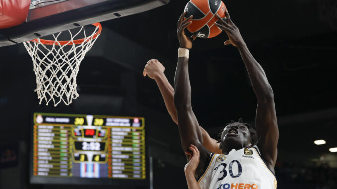 El ala-pívot senegalés del Real Madrid Eli Ndiaye en el Wizink Center de Madrid en una foto de archivo de Juanjo Martín. EFE
