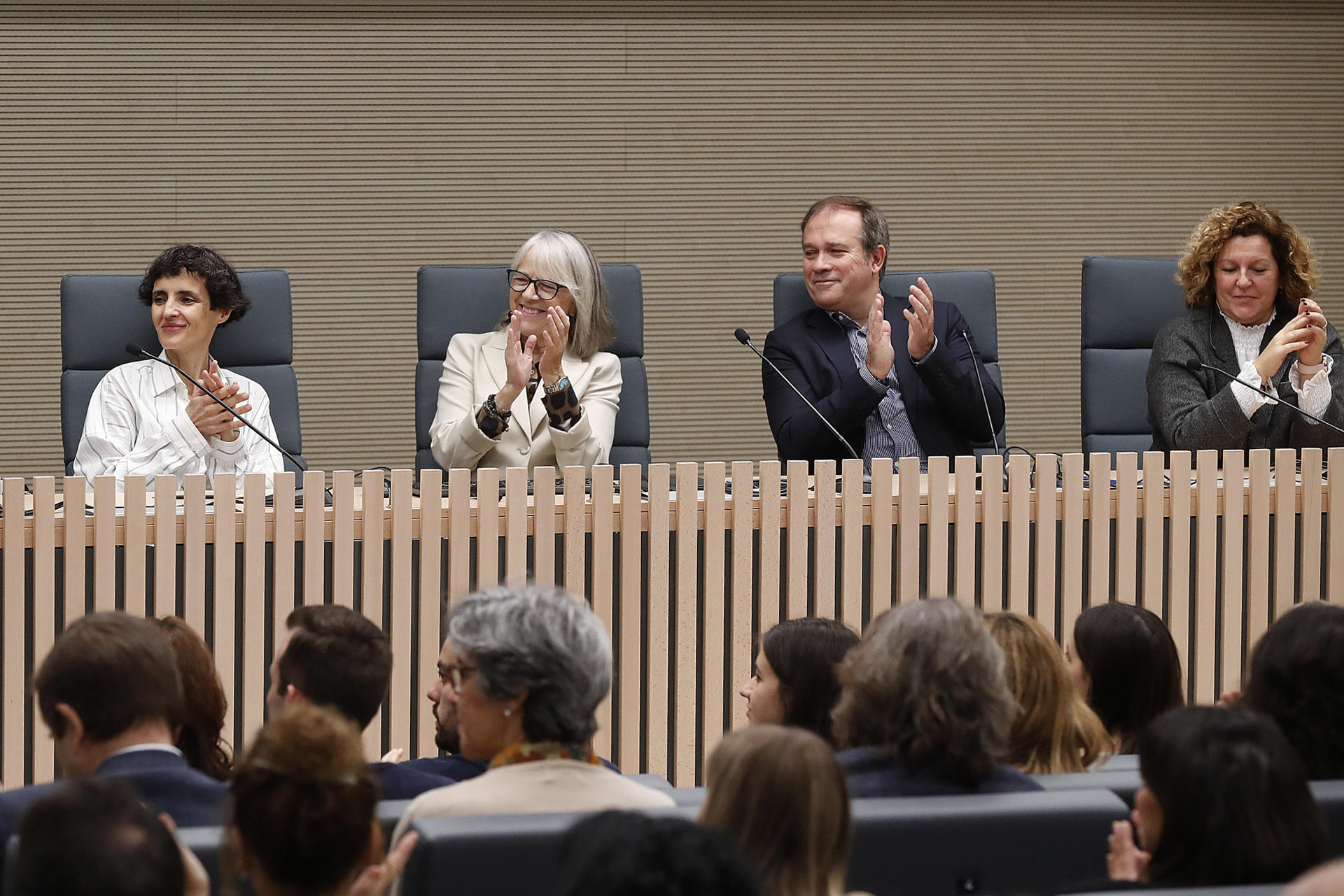 La presidenta de la Agencia EFE, Gabriela Cañas (2i), la directora del Máster de Periodismo de Agencia, Pilar Carrera (i), y el director de la Escuela de Periodismo de EFE, Carlos Gosch Montes (2d) durante la inauguración del nuevo curso del Máster este jueves en el campus de Puerta de Toledo de la Universidad Carlos III de Madrid. EFE/ J.P.Gandul
