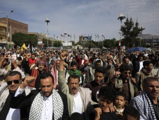 Protestas en Yemen contra los ataques israelíes sobre Gaza. EFE/EPA/YAHYA ARHAB