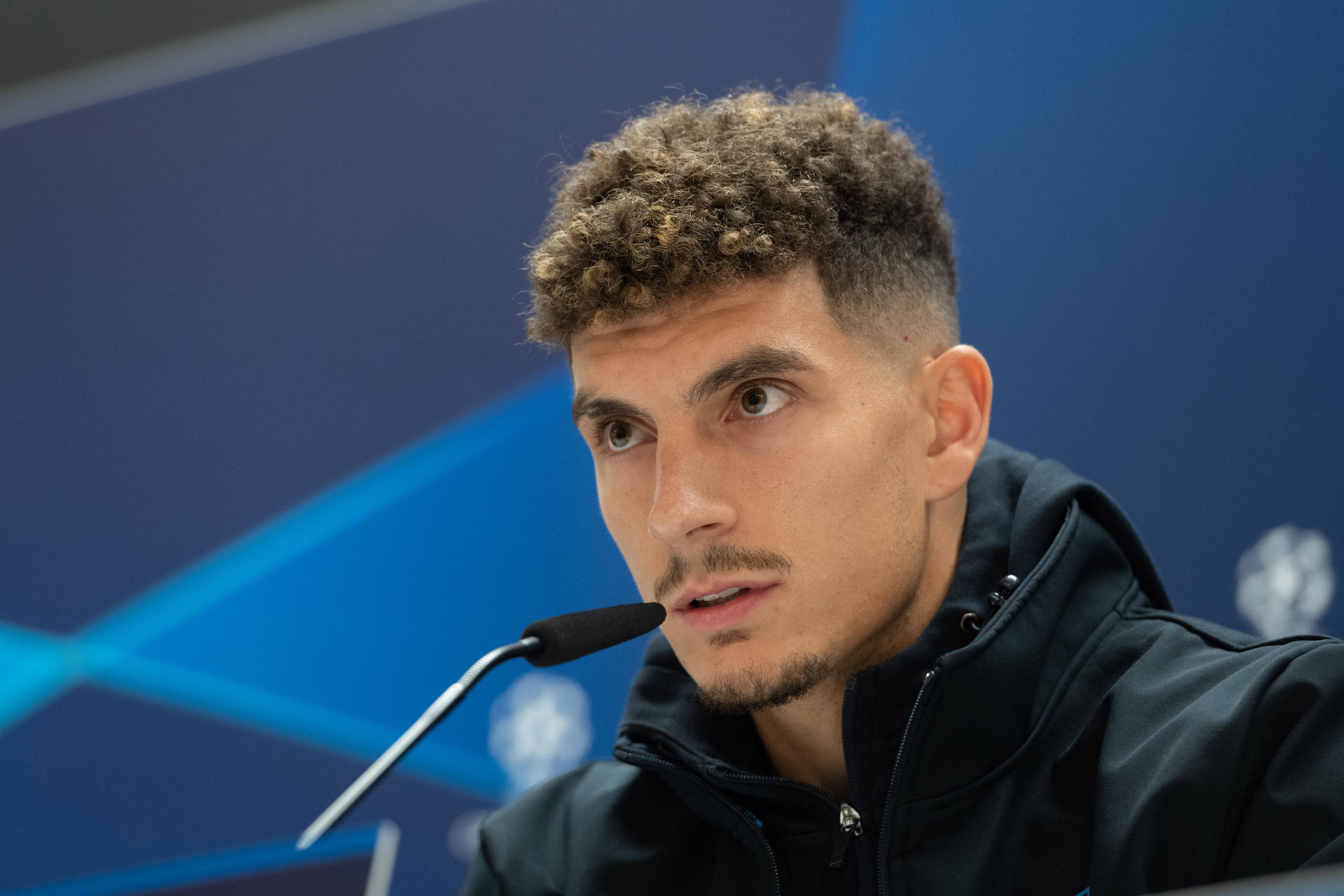 El defensa del Nápoles Giovanni Di Lorenzo, durante la rueda de prensa ofrecida este martes en Madrid previa al partido de Liga de Campeones que disputarán mañana ante el Real Madrid. EFE/Fernando Villar
