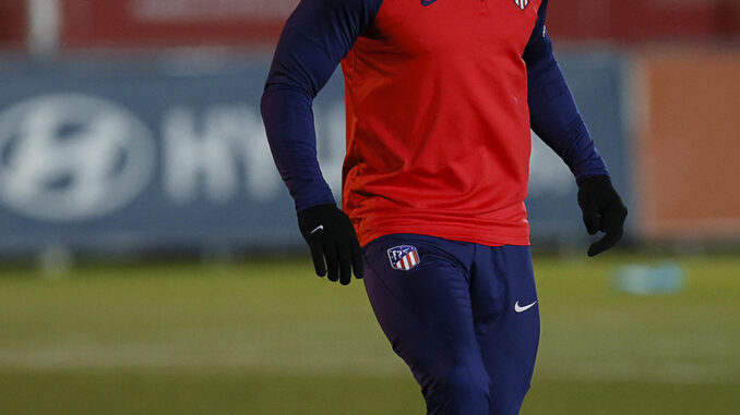 MAJADAHONDA (MADRID), 20/11/2023.- El delantero neerlandés del Atlético de Madrid, Memphis Depay, durante el entrenamiento que el equipo rojiblanco ha celebrado hoy lunes en la Ciudad Deportiva Wanda de Majadahonda, en Madrid. EFE / Atlético de Madrid. ***SOLO USO EDITORIAL / SOLO USO DISPONIBLE PARA ILUSTRAR LA NOTICIA QUE ACOMPAÑA/ (CRÉDITO OBLIGATORIO)***.
