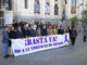 El alcalde de Madrid, José Luis Martínez Almeida y representantes de diversos grupos políticos guardan un minuto de silencio por todas las víctimas de violencia de género, este viernes en la plaza de Cibeles de Madrid. EFE/ Fernando Villar