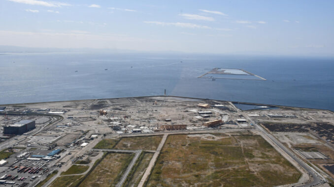 Imagen del terreno destinado a la Exposición Universal de Osaka 2025, que se celebrará entre el 13 de abril y el 13 de octubre de ese año en la isla artificial de Yumeshima, en la bahía de la ciudad.EFE/ Edurne Morillo
