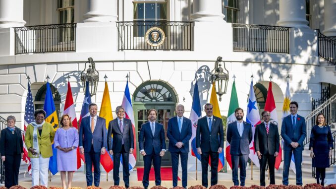 Fotografía de familia de los líderes que asisten a la Cumbre de Líderes de la Alianza para la Prosperidad Económica en las Américas (APEP), este 3 de noviembre de 2023, en la Casa Blanca, Washington. EFE/ Shawn Thew
