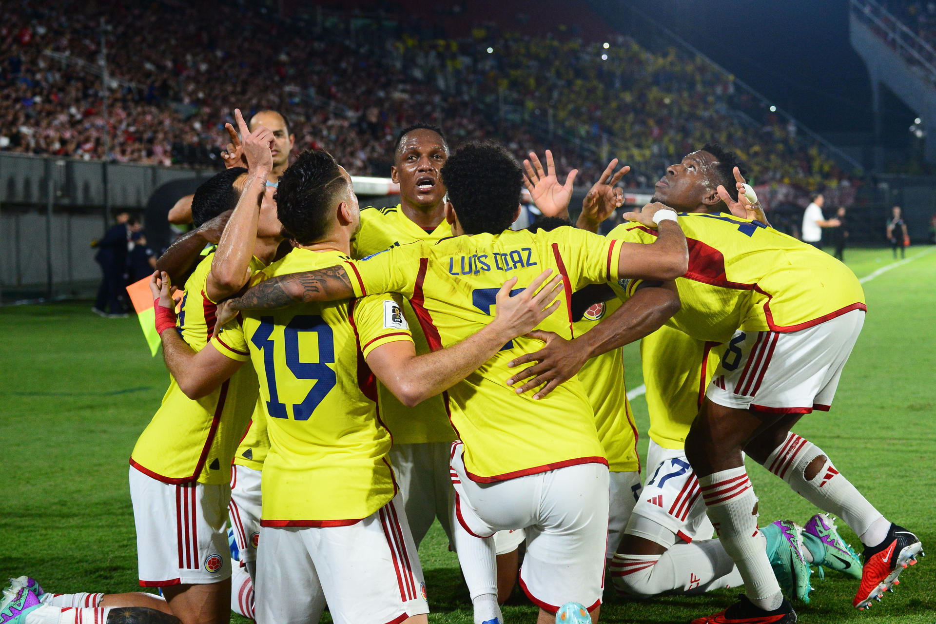 Jugadores de Colombia celebran un gol de Rafael Santos Borré, en un partido de las Eliminatorias Sudamericanas para la Copa Mundo de Fútbol 2026, este 21 de noviembre de 2023. EFE/ Daniel Piris
