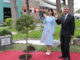 La princesa Kako de Japón participa junto al presidente de la Asociación Estadio La Unión (AELU), Sergio Tokumori, en un acto de siembra de un árbol en medio de su visita el Colegio La Unión, en  Pueblo Libre (Perú). EFE/ Paolo Aguilar