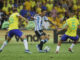 Andre (d) de Brasil disputa el balón con Ángel Di María de Argentina hoy, en un partido de las eliminatorias para la Copa Mundo de Fútbol de 2026 entre Brasil y Argentina en el estadio Maracaná en Río de Janeiro (Brasil). EFE/ Antonio Lacerda