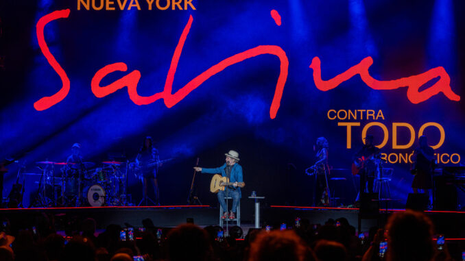 El cantautor español Joaquín Sabina en el Madison Square Garden de Nueva York, Estados Unidos, el 17 de noviembre de 2023. EFE/Ángel Colmenares
