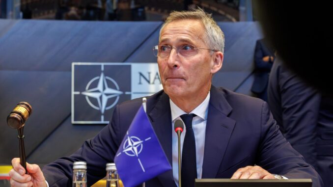 El secretario General de la OTAN, Jens Stoltenberg, inaugura el Consejo de Ministros de Asuntos Exteriores de la Alianza en Bruselas este martes. EFE/EPA/OLIVIER MATTHYS
