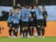 Jugadores de Uruguay celebran un gol de Gabriel Villamil hoy, en un partido de las Eliminatorias Sudamericanas para la Copa Mundo de Fútbol de 2026 entre Uruguay y Bolivia en el estadio Centenario, en Montevideo (Uruguay). EFE/Gastón Britos