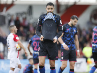 El delantero marroquí del Sevilla, Youssef En-Nesyri, celebra tras marcar el 0-2 durante el encuentro de primera ronda de Copa del Rey entre el Club Deportivo Quintanar y el Sevilla FC en el Estadio Alfonso Viller García, en Quintanar de la Orden, Toledo. EFE/ Ismael Herrero