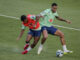 Los jugadores Endrick (i) y Gabriel Magalhães de la selección brasileña de fútbol participan en un entrenamiento hoy, en la Granja Comary, centro de entrenamiento de Brasil en Teresópolis, Río de Janeiro (Brasil). EFE/Antonio Lacerda