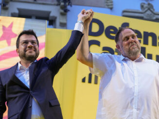 Imagen de archivo del presidente de la Generalitat, Pere Aragonès (i), junto al presidente de ERC, Oriol Junqueras (d). EFE/Alejandro García