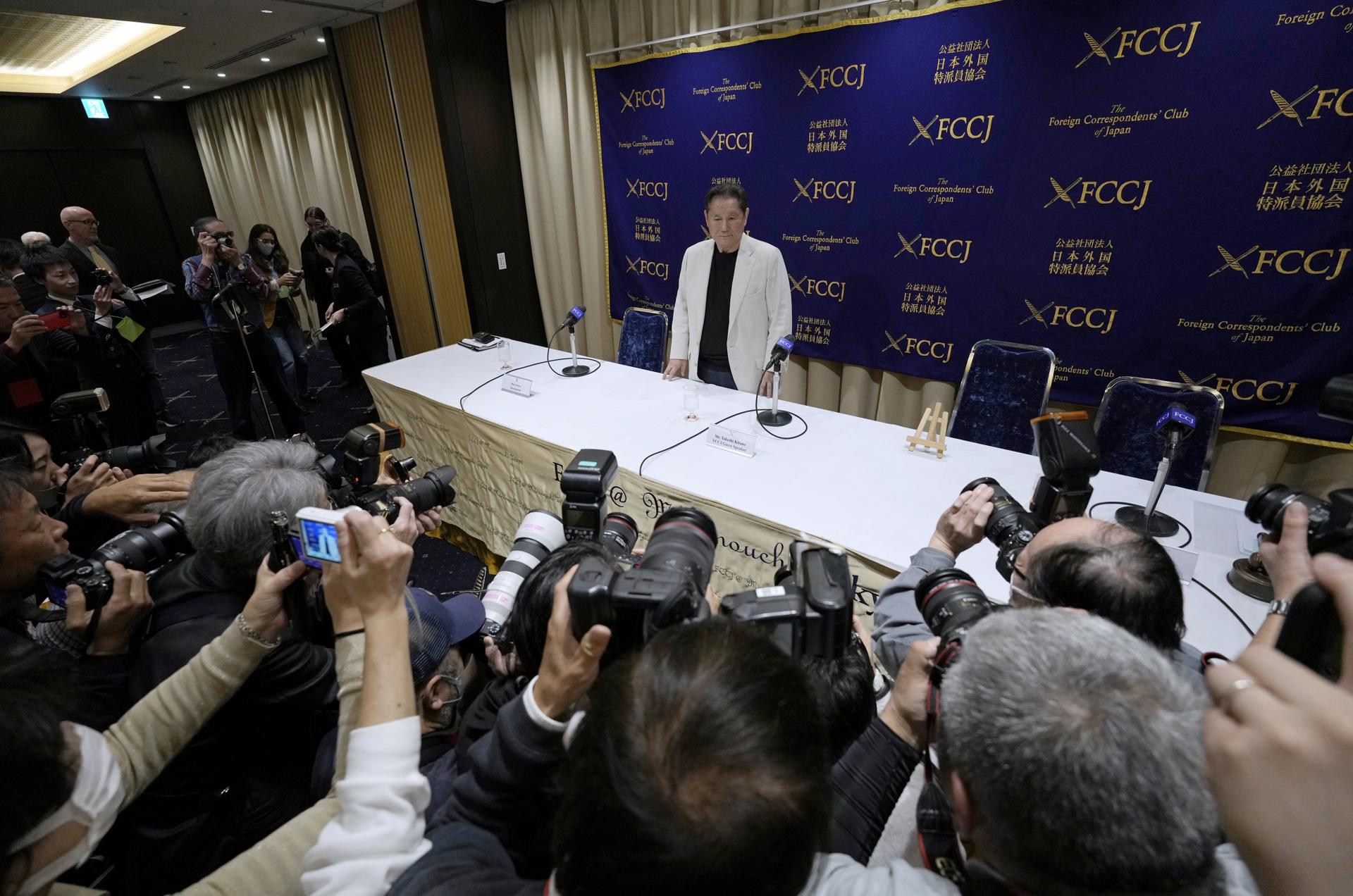 El cineasta japonés Takeshi Kitano en una rueda de prensa desde el Club de Corresponsales Extranjeros de Japón. EFE/EPA/FRANCK ROBICHON
