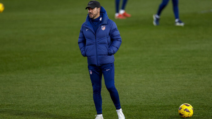 Simeone, en el entrenamiento de este lunes. EFE/ Rodrigo Jiménez
