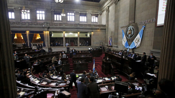 Vista general del hemiciclo del Congreso de Guatemala, en una fotografía de archivo. EFE/Esteban Biba
