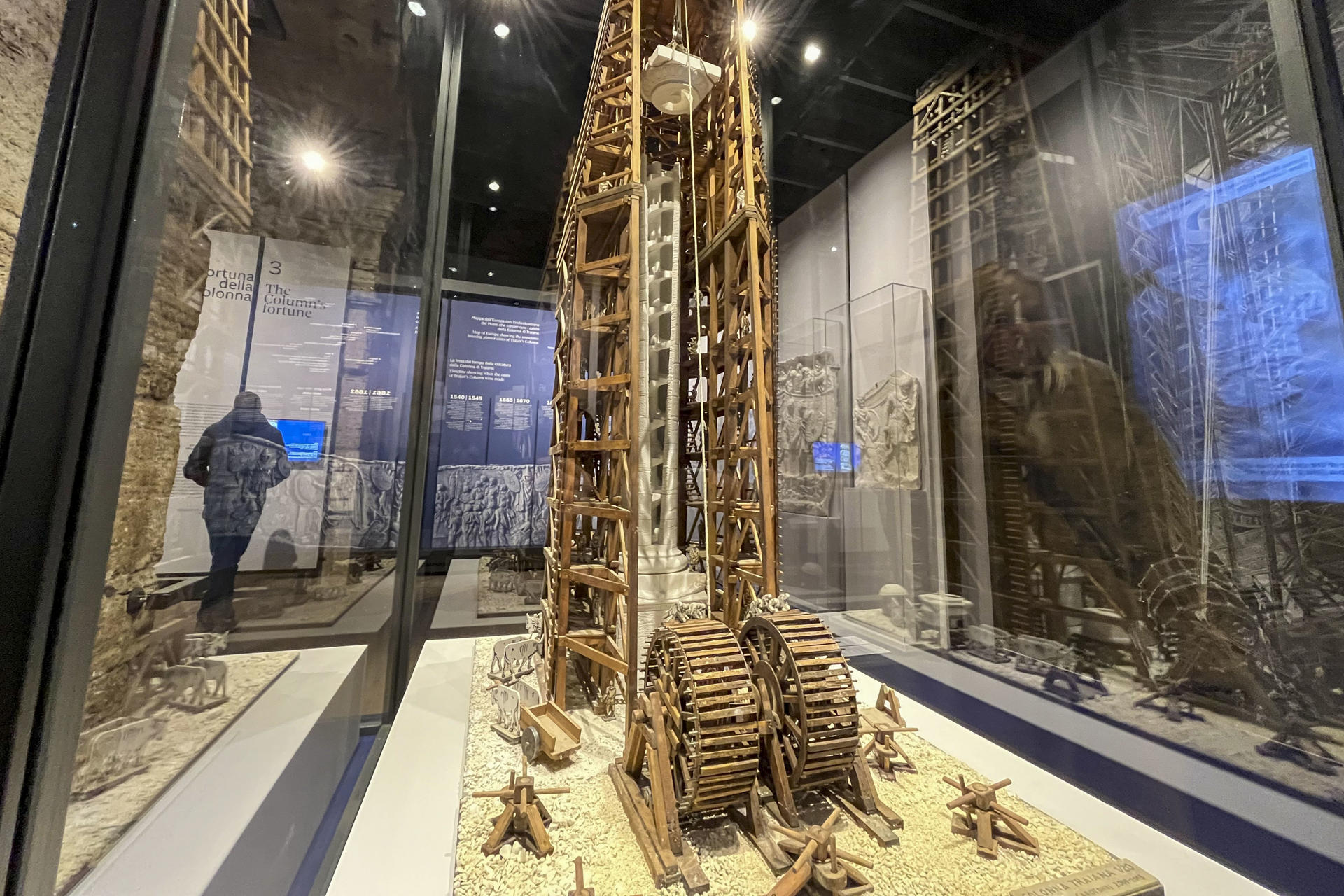 Imagen de la exposición  'La Columna de Trajano: la narración de un símbolo', en el Parque Arqueológico del Coliseo en Roma. EFE/ Miguel Salvatierra
EFE/ Miguel Salvatierra
