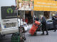 Uno de lo comerciantes del Mercado de Torrijos se dirige al camión para cargar género fresco ante un cartel que anuncia la apertura de una nueva iniciativa comercial en el espacio del mercado este miércoles en Madrid. EFE/ Fernando Alvarado