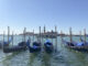 Imagen de archivo de góndolas estacionadas en un canal de Venecia, Italia. EFE/ Antonello Nusca/Archivo