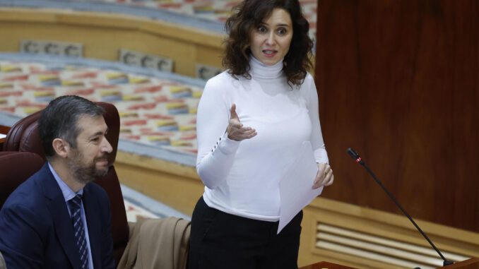 La presidenta de la Comunidad de Madrid, Isabel Díaz Ayuso, interviene durante la sesión de control de la Asamblea de Madrid, este jueves. EFE/ Juan Carlos Hidalgo
