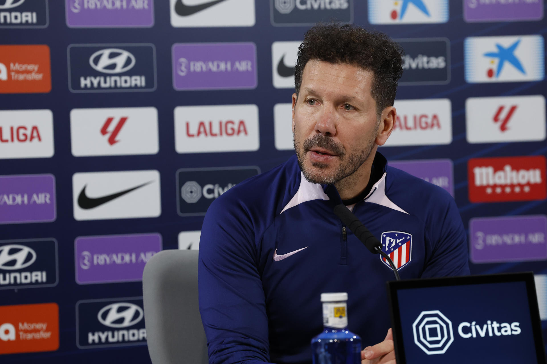 Simeone, durante la rueda de prensa de este sábado. EFE/Zipi Aragón
