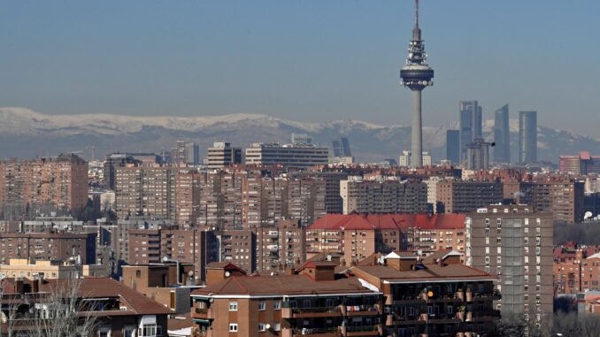 Vista de la ciudad de Madrid en una imagen de archivo tomada desde el cerro del Tío Pío. EFE/ Victor Lerena.
