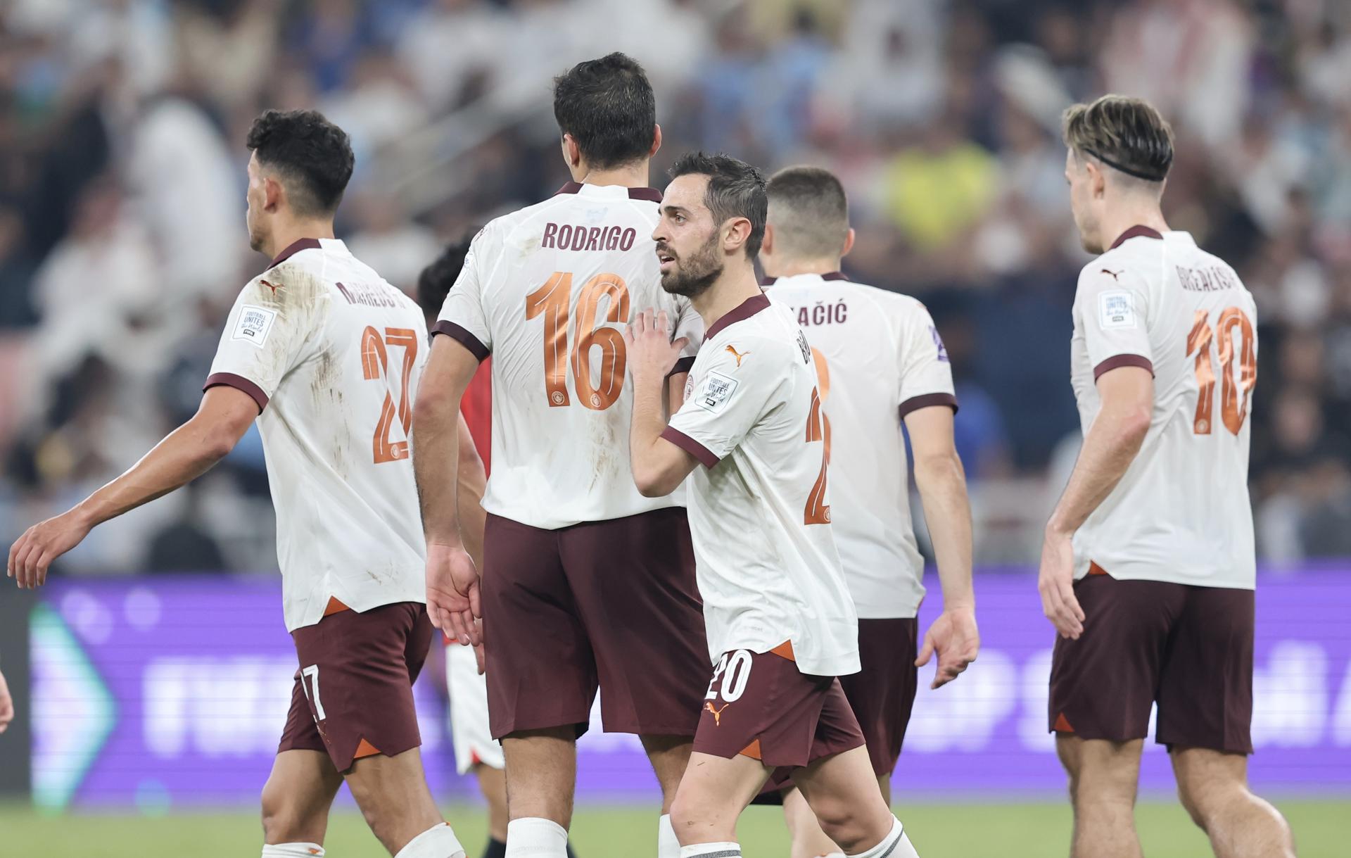 Los jugadores del City celebran un gol durante la segunda semifinal que se ha disputado en Yeda, Arabia Saudí. EFE/EPA/ALI HAIDER
