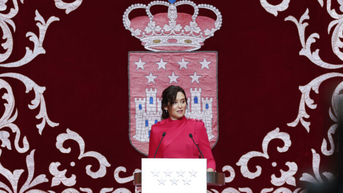 La presidenta de la Comunidad de Madrid, Isabel Diaz Ayuso interviene en el acto de homenaje a la Constitución Española, este lunes en la sede de la Presidencia de la Comunidad de Madrid. EFE/ Zipi
