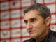 El técnico del Athletic Club, Ernesto Valverde, da cuenta este viernes en rueda de prensa, que Iker Muniain, aquejado de un proceso febril, y Oscar de Marcos, con una entorsis en el tobillo izquierdo, han causado baja en la lista de 22 jugadores convocados por el técnico del Athletic Club, para el partido de este sábado en San Mamés frente al Atlético de Madrid. EFE/Luis Tejido