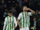 El defensa del Betis Germán Pezzella (d) celebra junto a su compañero Ayoze Pérez tras marcar el gol del empate a uno ante el Girona, durante el partido de LaLiga de fútbol que Real Betis y Girona FC han disputado en el estadio Benito Villamarín, en Sevilla. EFE/Julio Muñoz