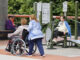 Imagen de archivo de una persona mayor haciendo ejercicio en un parque de Bilbao.EFE/Luis Tejido