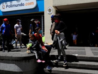 Fotografía de archivo de ciudadanos venezolanos que esperan ser repatriados en Quito (Ecuador). EFE/José Jácome
