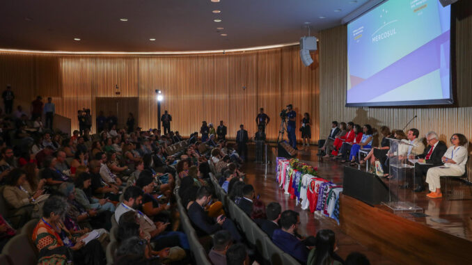 Fotografía de la ceremonia de apertura de la Cumbre Social del Mercosur, en el Museo del Mañana, en Río de Janeiro (Brasil). EFE/André Coelho
