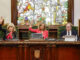 La alcaldesa de Pamplona, Cristina Ibarrola (c) durante el pleno extraordinario convocado antes de la moción de censura en el Ayuntamiento de Pamplona, este jueves. La primera moción de censura de la historia democrática del Ayuntamiento de Pamplona despojará de la alcaldía a UPN y dará paso a un gobierno local liderado por EH Bildu con el apoyo de PSN, Geroa Bai y Contigo-Zurekin. EFE/Villar López