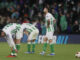 Los jugadores del Betis se lamentan tras la derrota contra el Rangers. EFE/ Jose Manuel Vidal