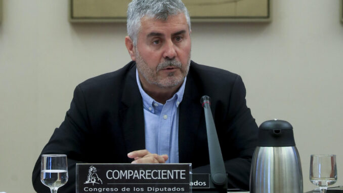 El periodista Miguel Ángel Oliver comparece ante la Comisión Constitucional del Congreso, que determinará su idoneidad como candidato para presidir la Agencia EFE, a propuesta del Gobierno, este jueves en el Congreso de los Diputados. EFE/ Fernando Alvarado
