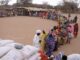 Foro de archivo de mujeres esperando para recibir alimentos en un campamento de desplazados internos en el norte de Darfur, Sudán. EPA/MARCUS PRIOR/WFP