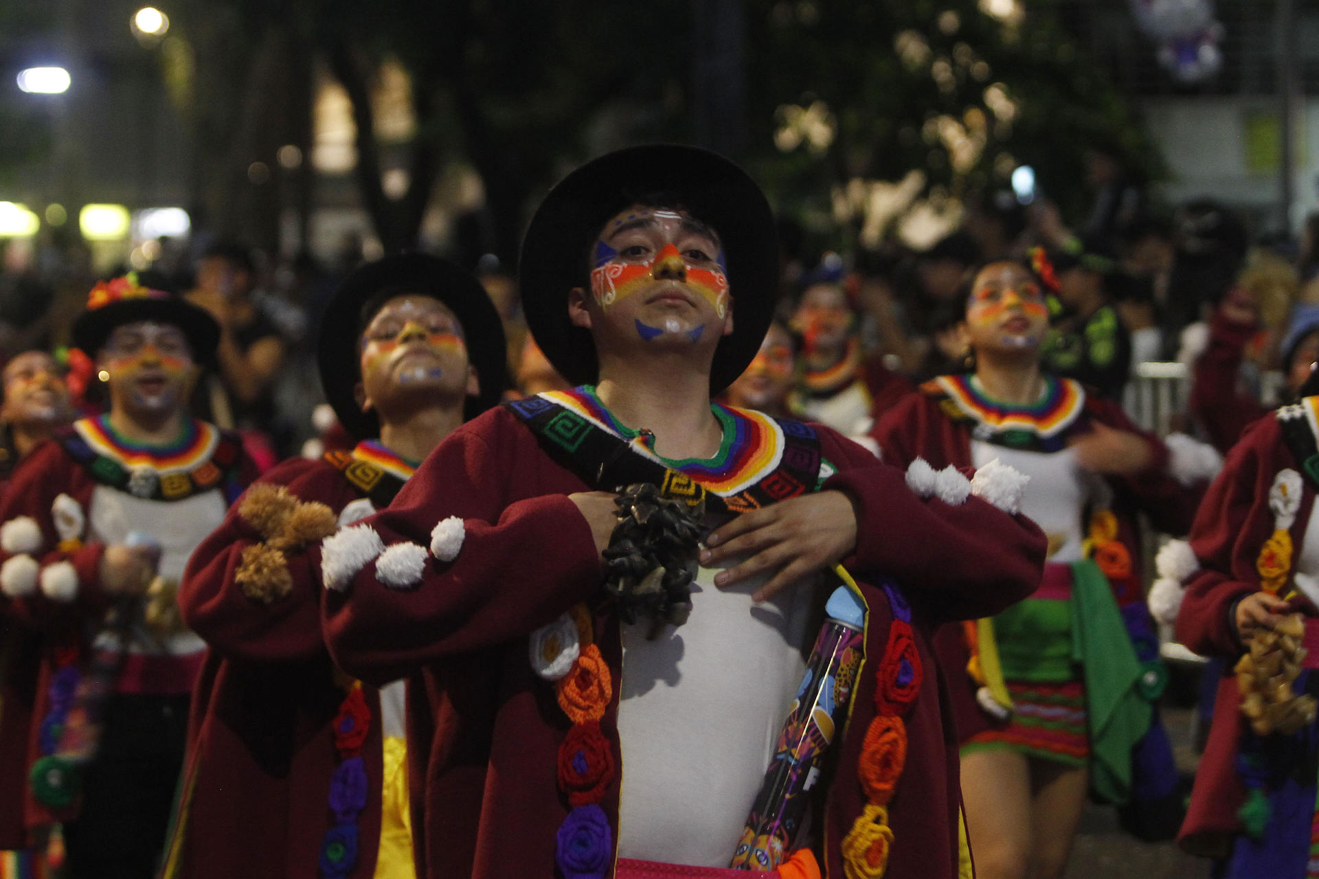 Artistas participan en el tradicional Desfile de Mitos, Leyendas, Carnavales y Manifestaciones Ancestrales de Colombia en Medellín (Colombia). EFE/ Luis Eduardo Noriega Arboleda
