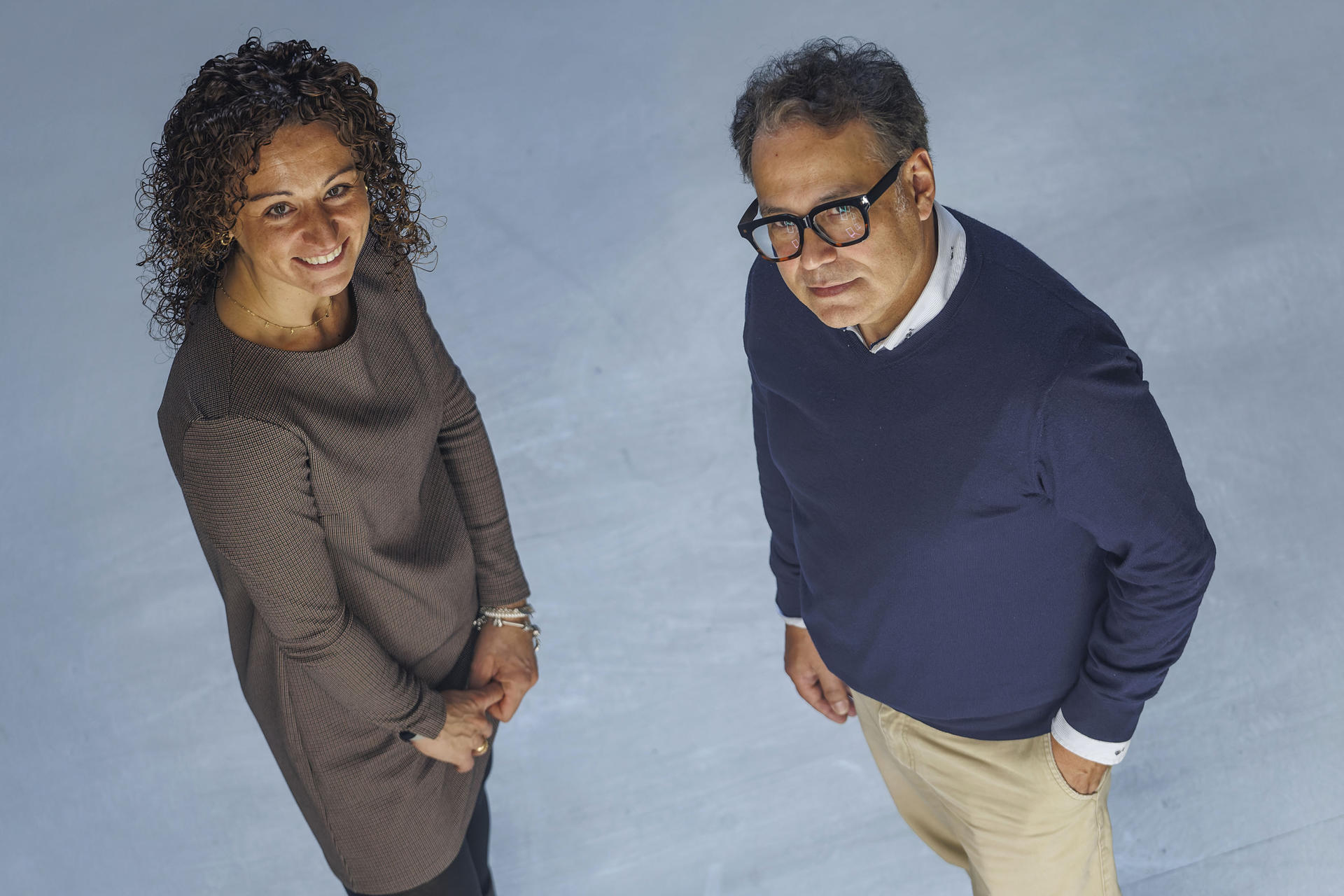 Cristina García, directora del centro de Arte Caja de Burgos (CAB) y el director de Arte de Fundación Caja de Burgos, Javier del Campo. El Centro de Arte Contemporáneo (CAB) de Burgos cumple 20 años convertido en un referente nacional, que busca formar un pensamiento crítico entre sus visitantes y abre sus puertas a la libertad de creación de los artistas, que miran hacia su futuro frente a propuestas retrospectivas. EFE/Santi Otero
