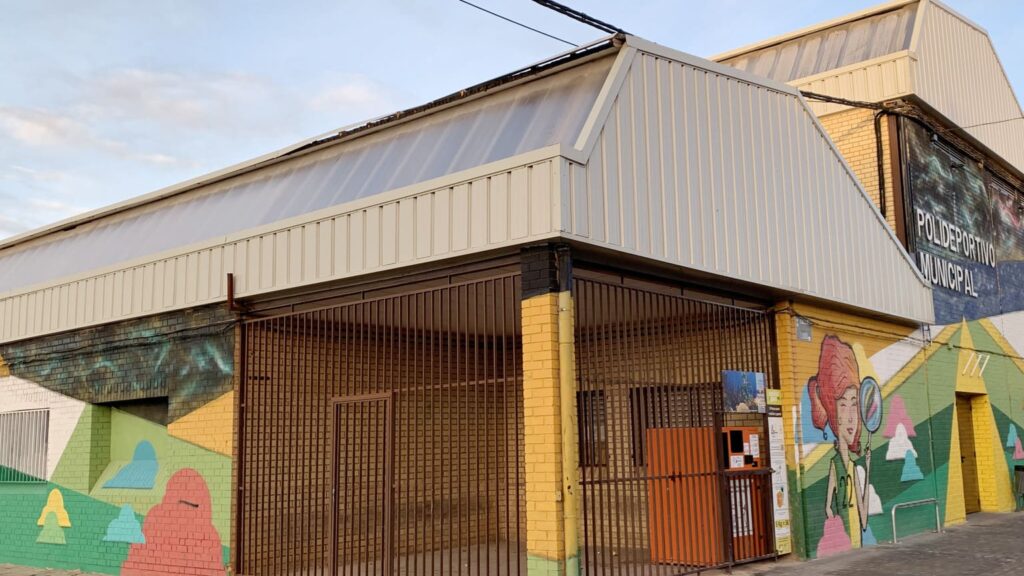 El Ayuntamiento implementará mejoras en el Centro Municipal de Juventud y el Pabellón San José