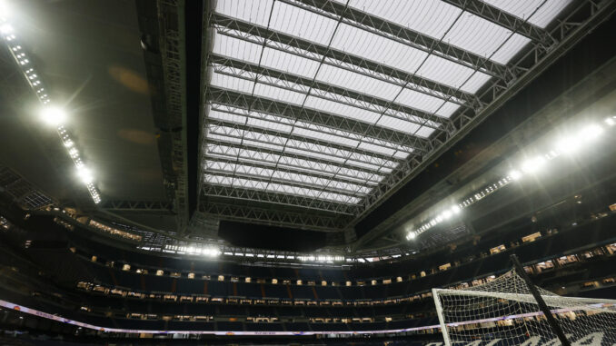 Vista general del estadio Santiago Bernabéu. - EFE/ Javier Lizón
