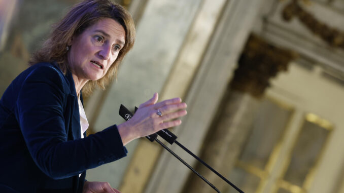 La ministra para la Transición Económica, Teresa Ribera, participa en un desayuno informativo organizado por Nueva Economía Fórum, este jueves en Madrid. EFE/ Javier Lizón
